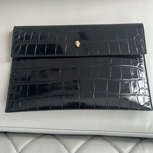 Alexander McQueen Skull Mock-Croc
Envelope Clutch Bag *used only once *